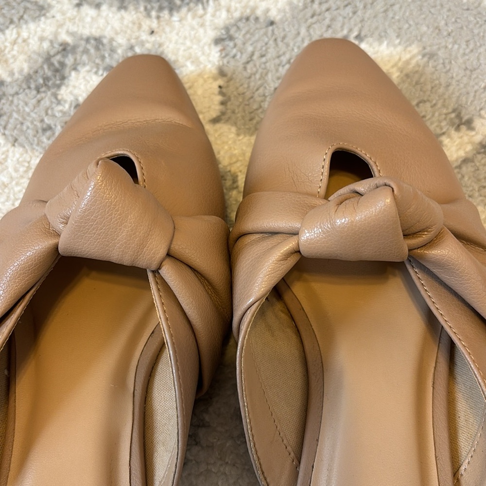 A New Day Loretta 5.5 Beige Knotted Mules Flats Slides Memory Foam Faux Leather - Picture 3 of 6